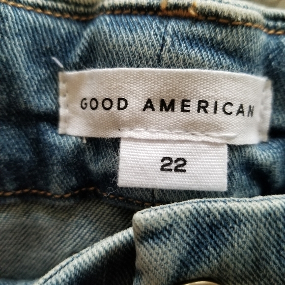 Good American | Exposed Button Front Jean - Picture 3 of 9